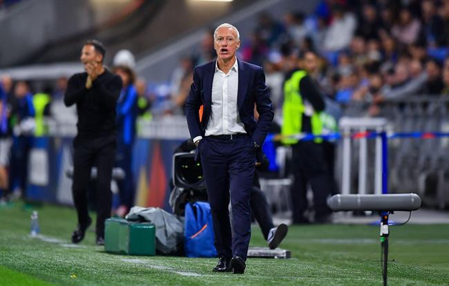 Bị CĐV nhà la ó, huýt sáo, HLV Didier Deschamps phản ứng thế nào 1